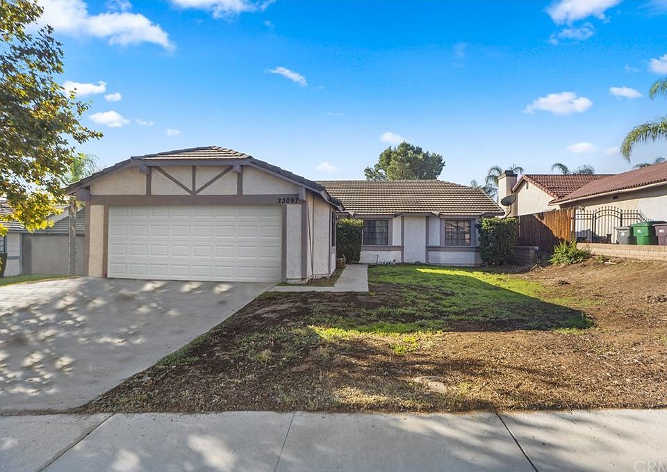 1st image of 23097 Sonnet Dr