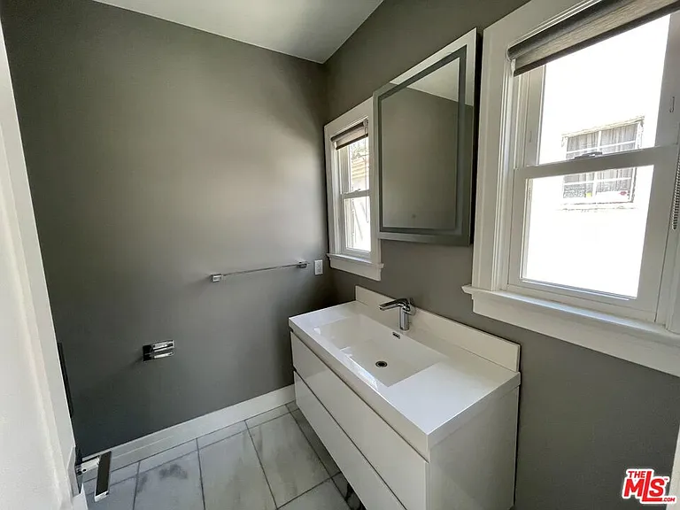 842 S Wooster St — Photo 15