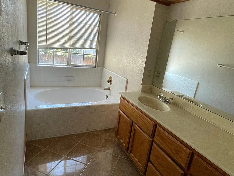 1561 Adolfo Dr — Photo 6