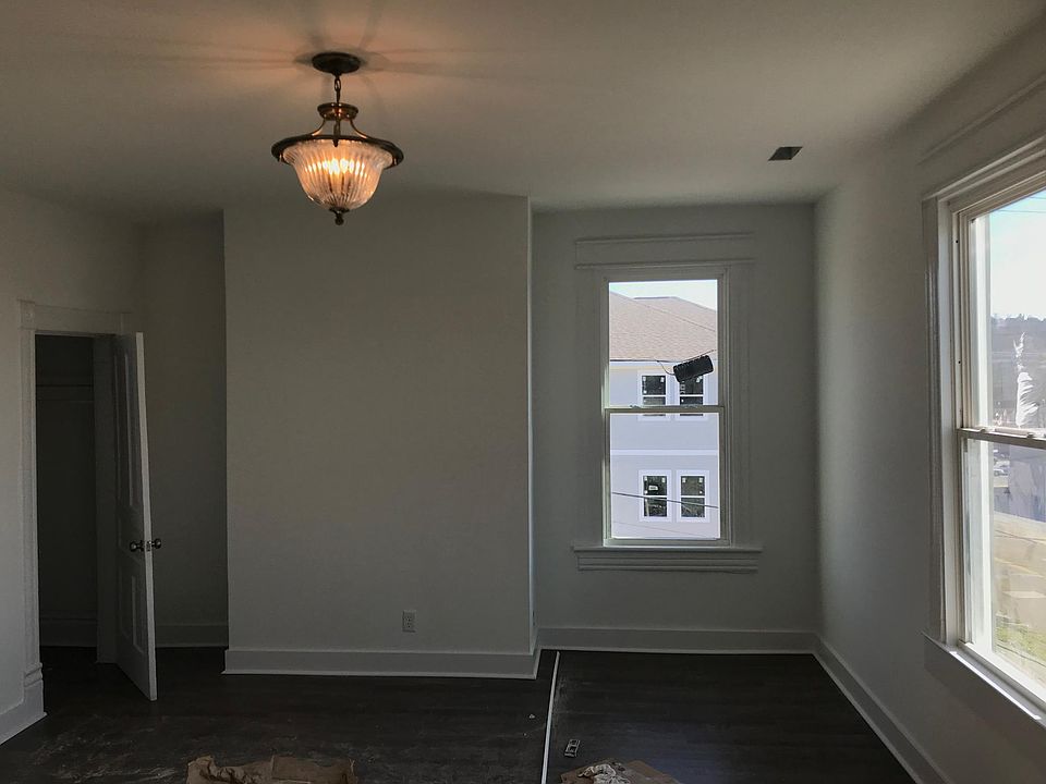 1st image of 1915 McCallie Ave #33