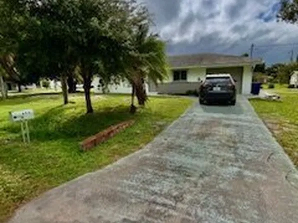 643 Canal Dr, North Fort Myers, FL 33903