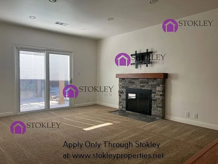 3 bed, 2.0 bath, 1438 sqft, $3,595 — Photo 2