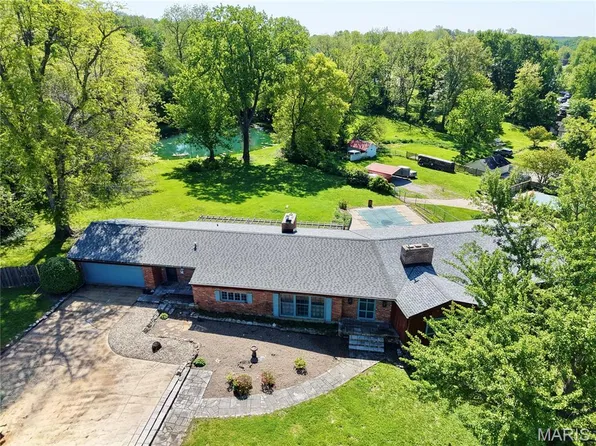 3254 Saint Marys Ave, Hannibal, MO 63401