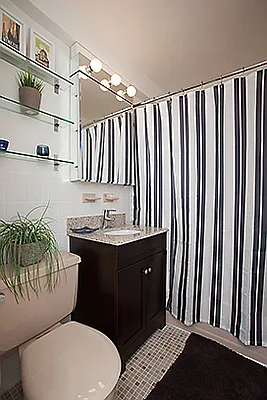 Sold by R New York | media 2