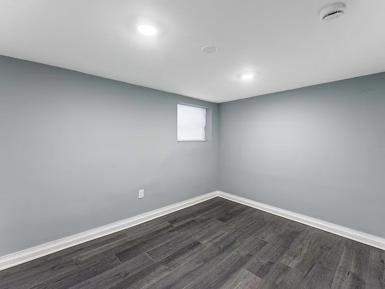 1121 N Leclaire Ave #BASEMENT — Photo 9