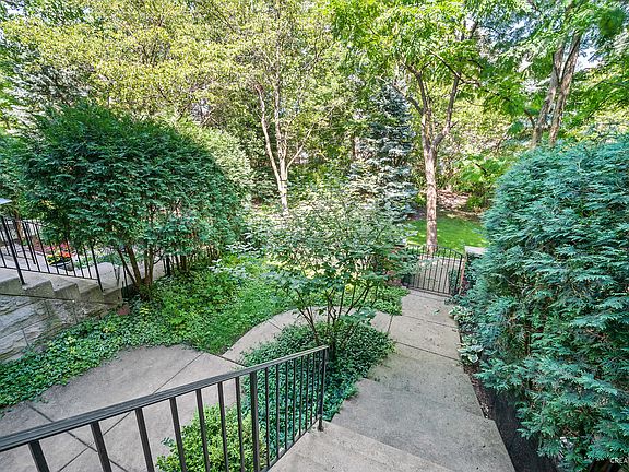 5th image of 836 Shandrew Dr