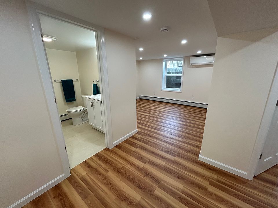 Hallway to bathroom and living room