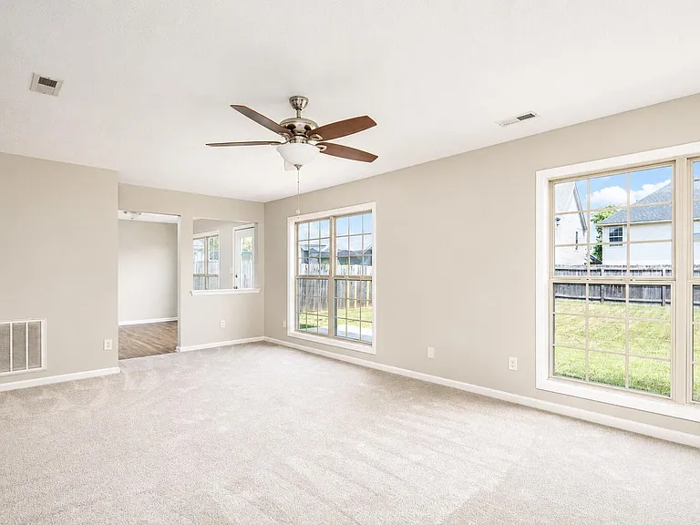 565 Wellington Gardens Dr — Photo 9