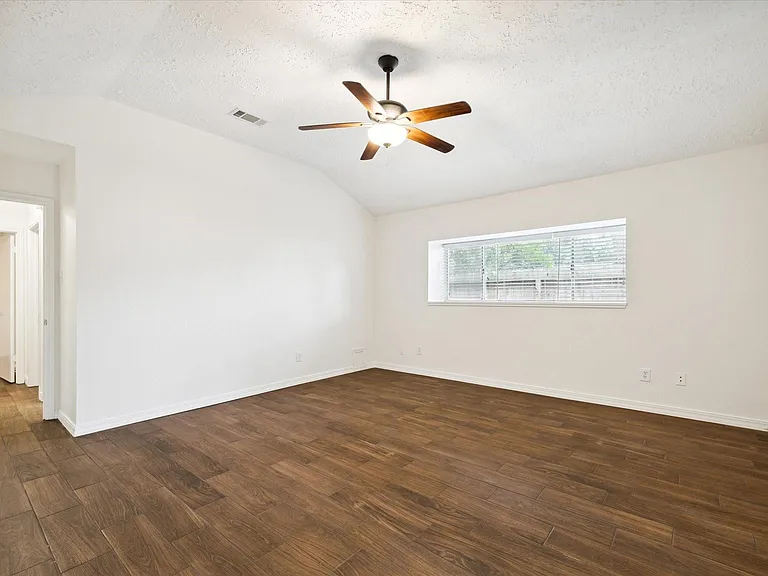 1534 Valley Landing Dr — Photo 16