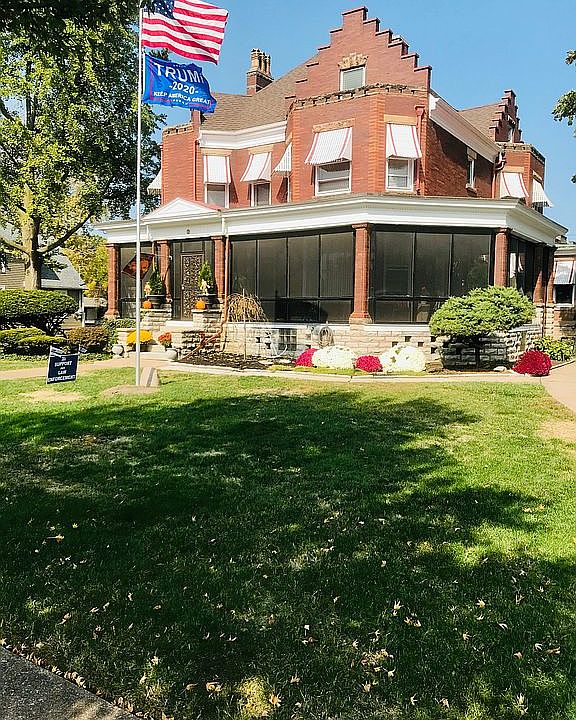 1st image of 613 E 2nd St