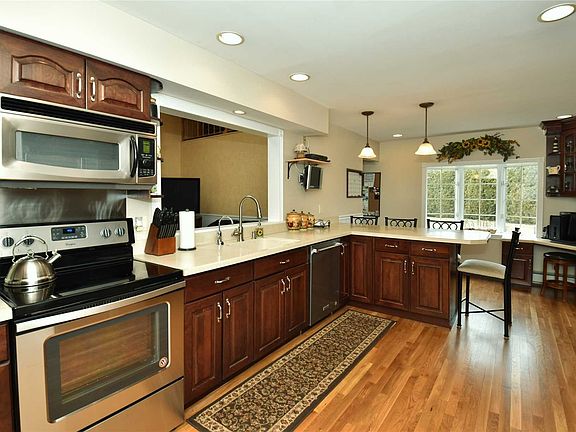 4th image of 4 Elmbark Ln