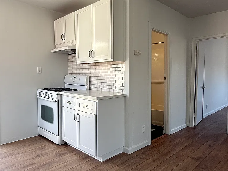 647 W Avenue 28 — Photo 6