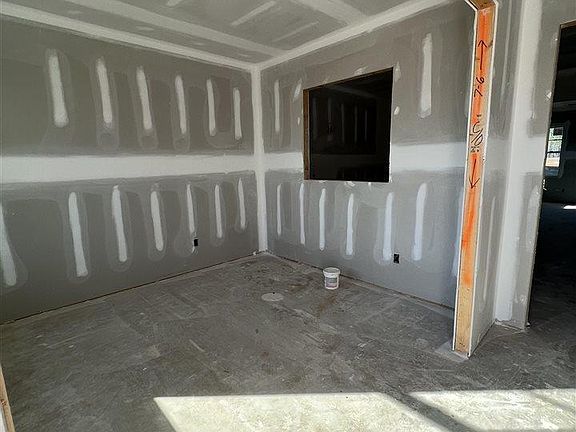 3rd image of 3053 Black Bird Dr