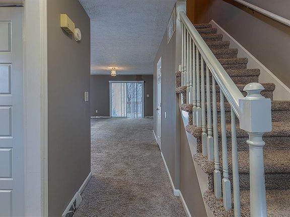 2nd image of 436-438 Woodview Dr