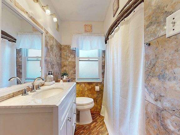 4th image of 1700 S 52nd St #1702