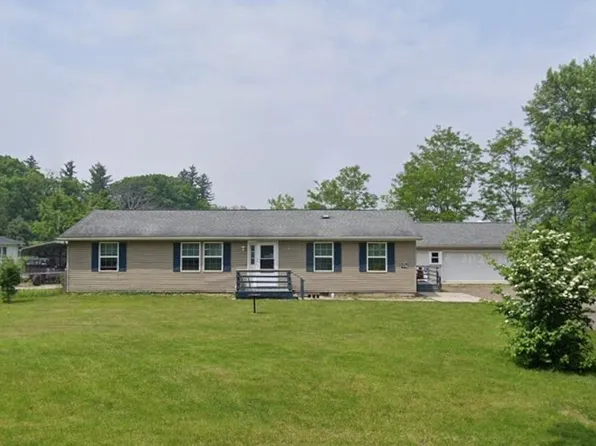15 Maple St, Galesburg, MI 49053