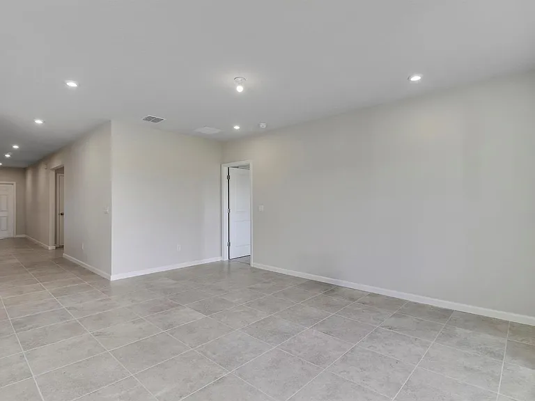 15404 SW American St — Photo 17