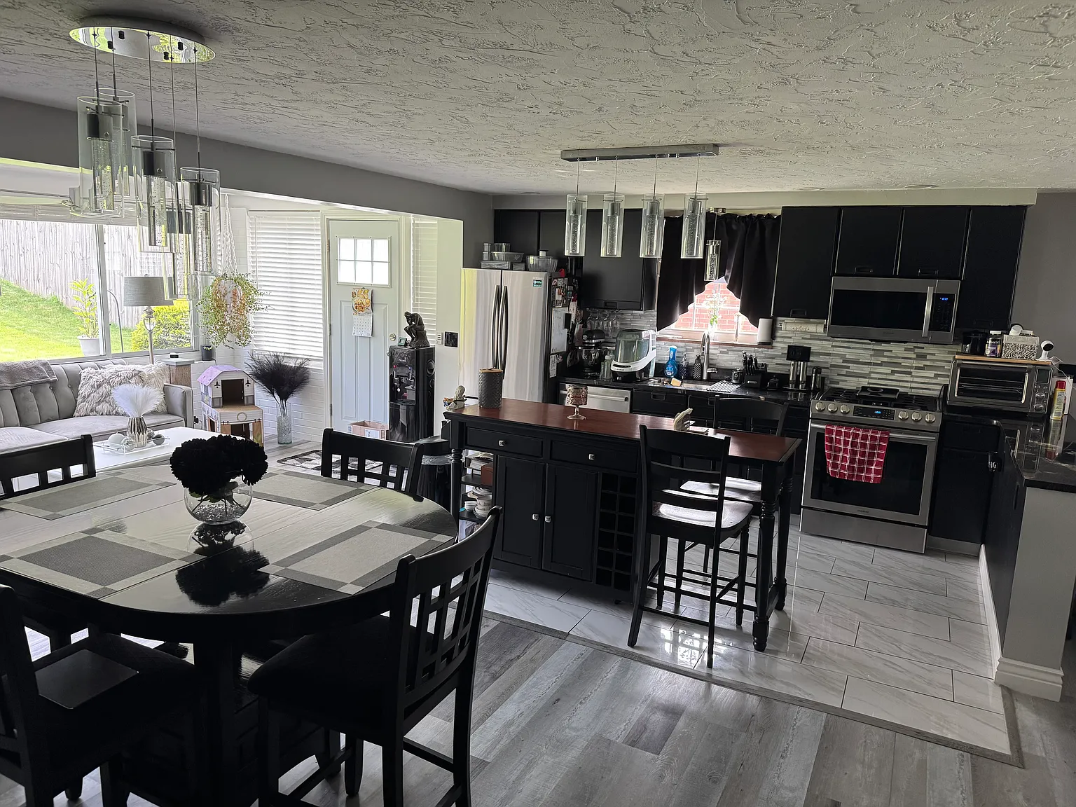 2 bed, 1100 sqft, $1,900 — Photo 4