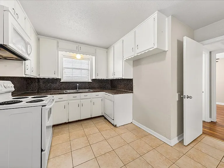 929 Ashland Dr — Photo 14