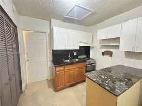 7730 Johnson St, Hollywood, FL