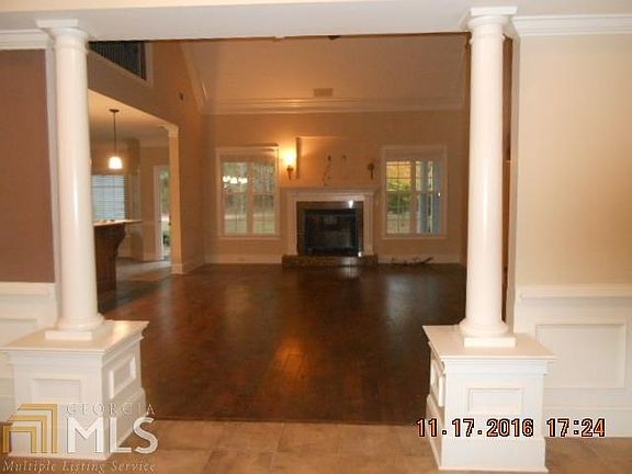 3rd image of 2 Peachtree Lake Dr