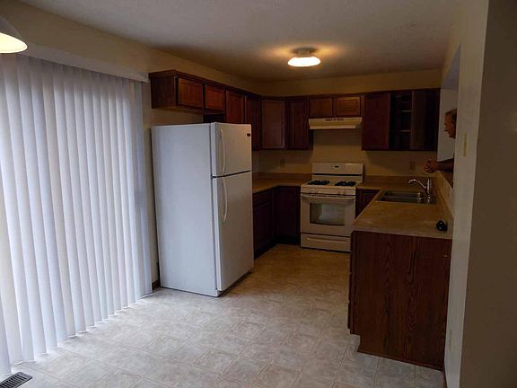 4th image of 5941 Lakefront Ave