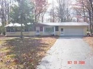 N1325 River Dr, Menominee, MI 49858