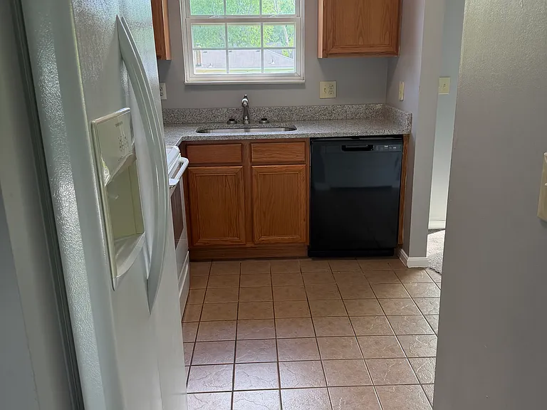 837 Fayebanks Ln — Photo 2