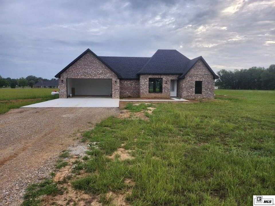 1st image of 23 Twin Oaks Ln
