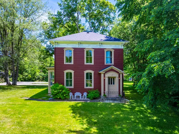 434 N Broadway St, Cassopolis, MI 49031