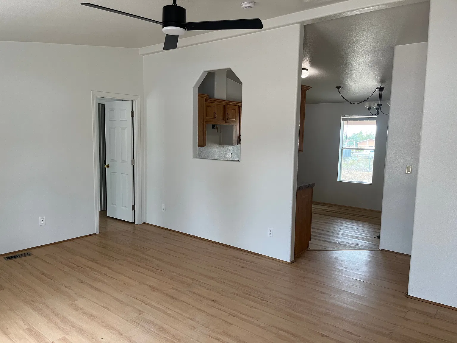 3 bed, 2.0 bath, 950 sqft, $1,550 — Photo 4