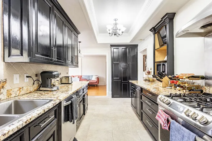 4 bed, 3.5 bath, 3257 sqft, $6,200 — Photo 4