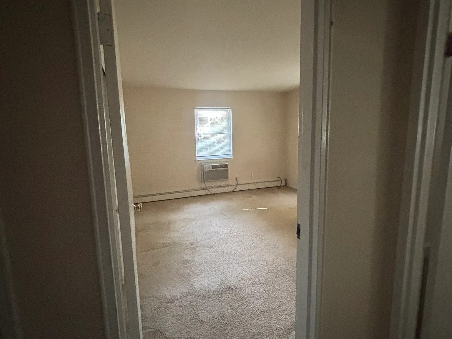 1 bed, 700 sqft, $1,800 — Photo 2