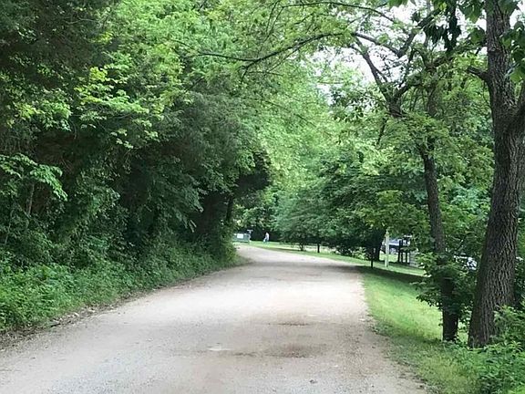 Exterior Neighborhood (street photo)