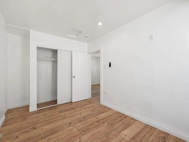 1418 W 69th St — Photo 10
