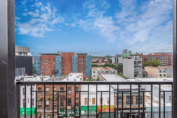 Rented by Safdie Realty Group | media 72