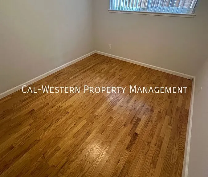 250 Palo Alto Ave #1 — Photo 3