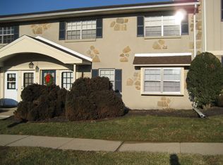9 Derry Dr, North Wales, PA 19454