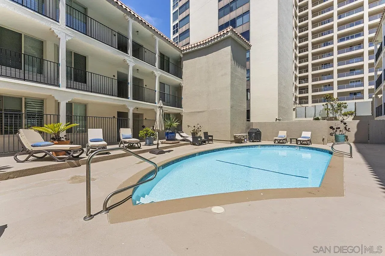 2 bed, 2.0 bath, 1215 sqft, $7,000 — Photo 3
