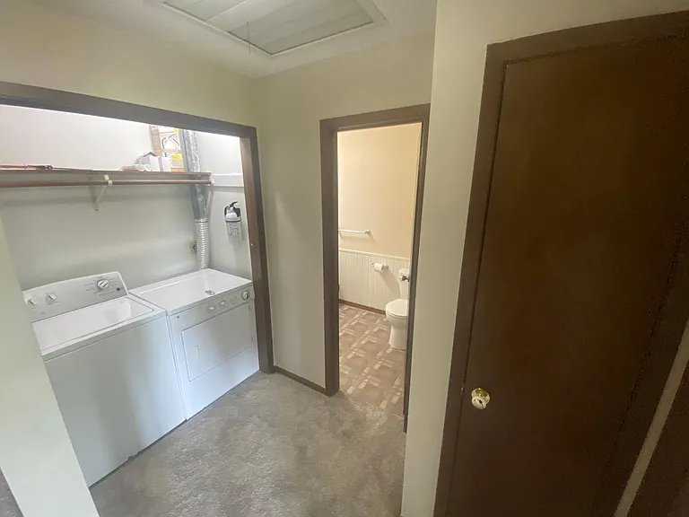 1059 NW Greenwood St — Photo 2