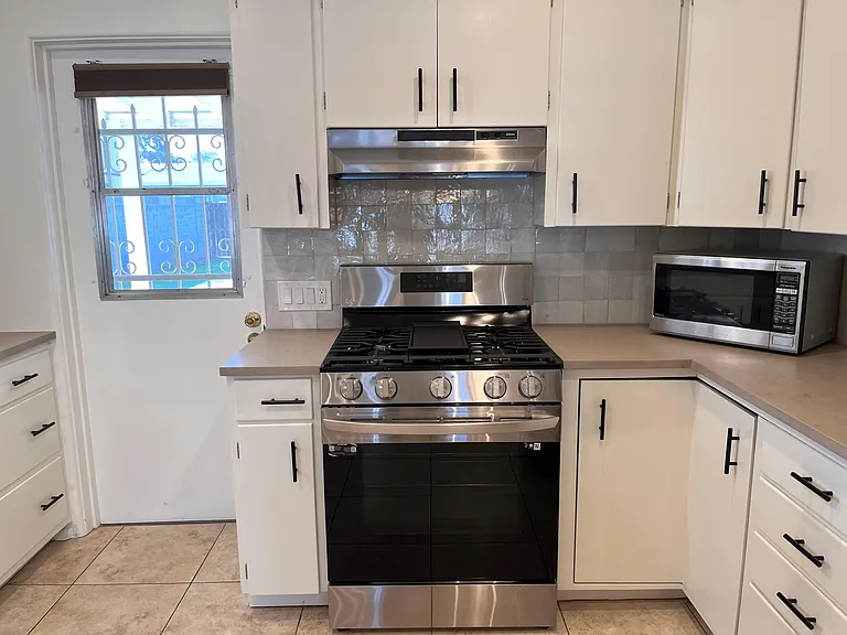 161 W Pierson St — Photo 18