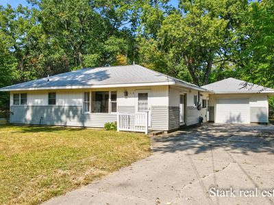 1510 Canterbury Ave, Norton Shores, MI, 49444