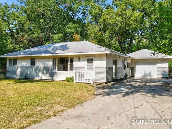 1510 Canterbury Ave, Norton Shores, MI 49444