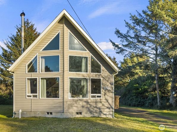 520 Inlet Avenue NW, Ocean Shores, WA 98569