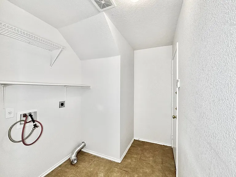 5559 Spring Walk — Photo 15