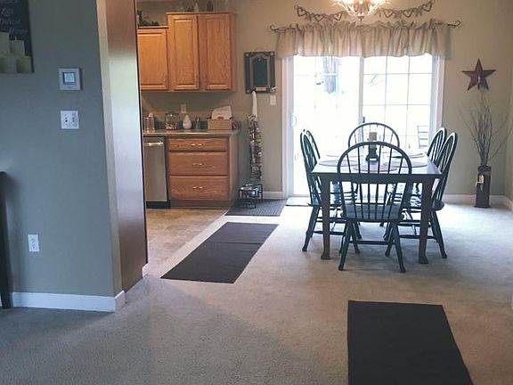Front entry, vaulted ceiling