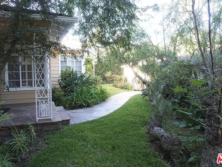 951 Masselin Ave — Photo 38