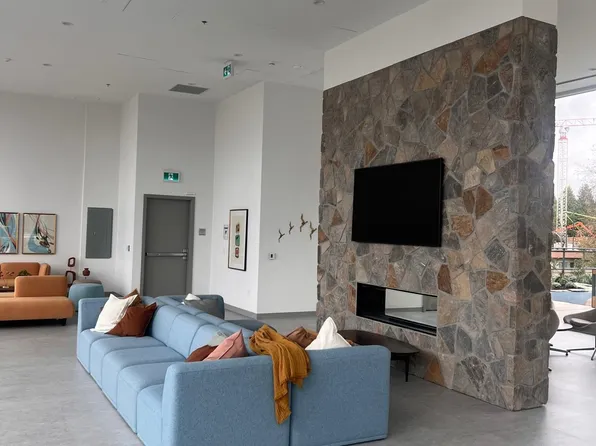 13675 107a Ave #3211, Surrey, BC V3T 2H2