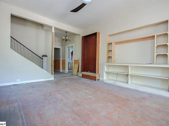 4th image of 564 Drayton Ave