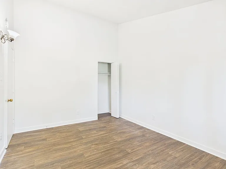 Forest Square Apartments — Photo 7